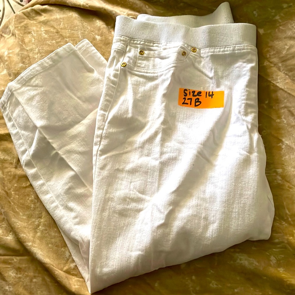 White capris like new.
